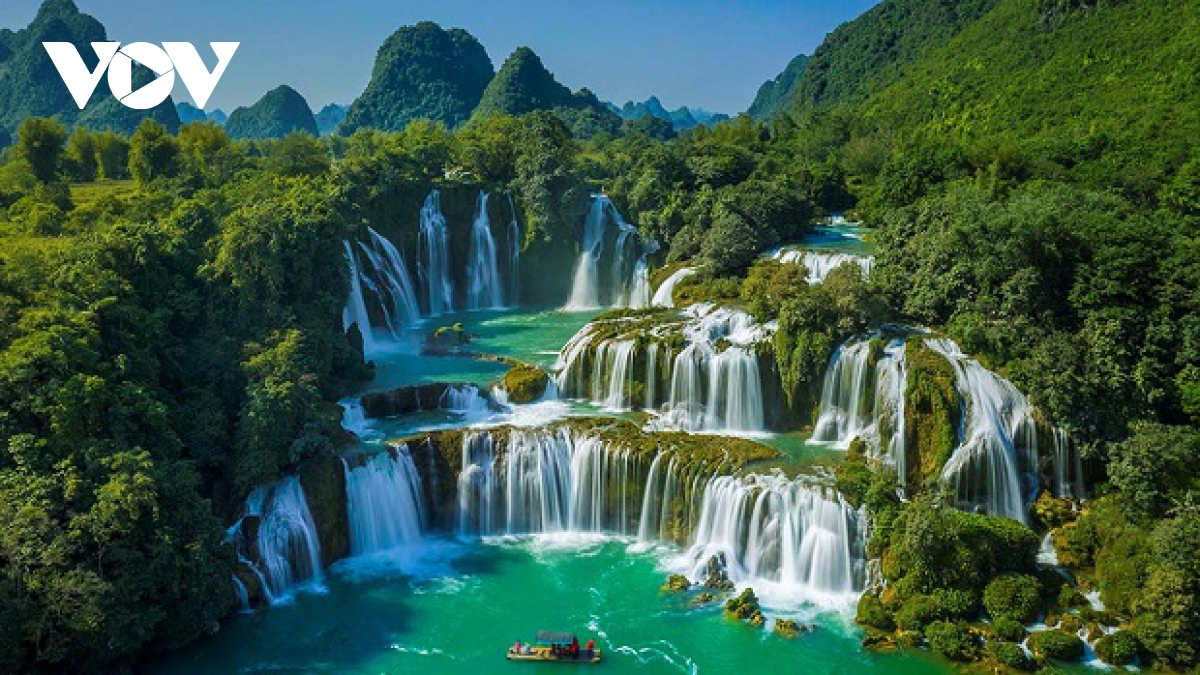 Discovering Southeast Asia’s largest waterfall in Vietnam